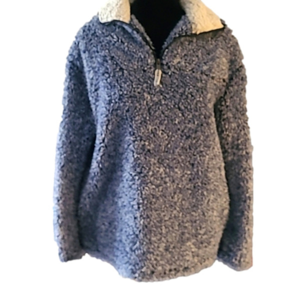 Copper Key Tops - Copper Key Powder Poly/faux fur fluff Pullover. 1/4‎ zipper. Size Medium
